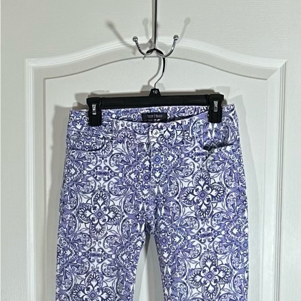 💜NWOT—White House Black Market Purple and White Slim Ankle Pants